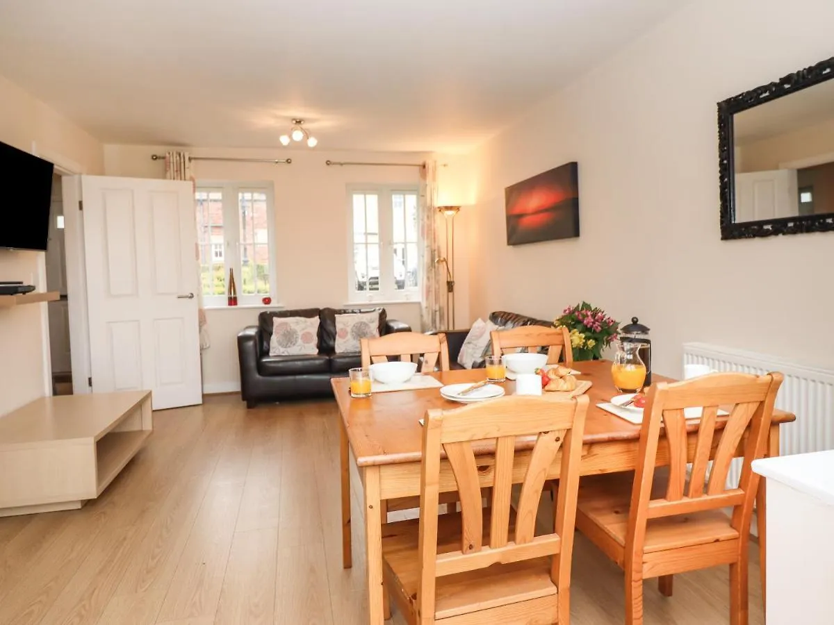 Sleeper Cottage Filey 0*,