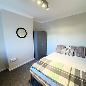 double-bedroom-on-marshall-road-cb1-7ty.cambridgehotelsuk.com/