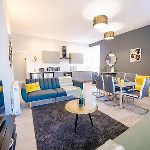 luxury-spacious-2-bed-high-ceiling.cardiffhotelswales.com/